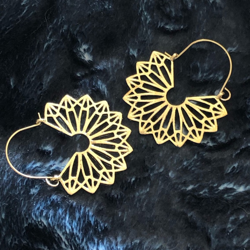 3/$18!!! Put in a bundle and let me know when you’re done. I’ll send the offer! - Picture 2 of 3